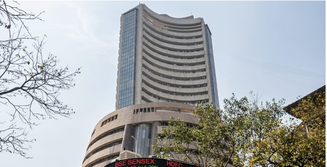 Rising Crude Oil Prices Drag Indian Markets Lower; IT and Auto Stocks Shine
